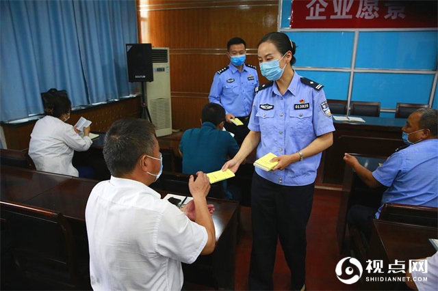 西安市公安局物侦民警走进企业宣传《民法典》