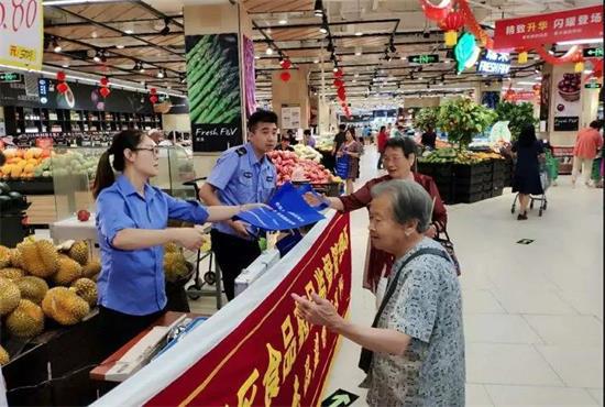 灞桥区市场监管席王食药所开展食品安全宣传进