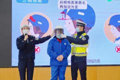 陕西：韩城公安交警进校