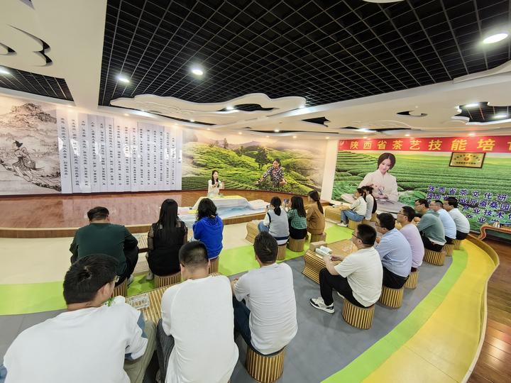 6 开展茶文化知识讲座