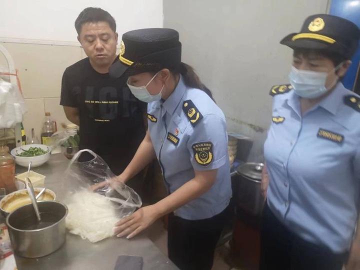 简篇-大荔县市场监管局多措并举严防夏季高温期食品安全风险隐患