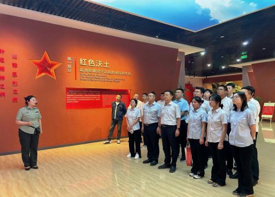 榆林定边：播种“文明花” 汇聚正能量——定边新能源公司慕江雪
