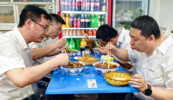 韩城矿业下峪口矿食堂换了花样让职工满意